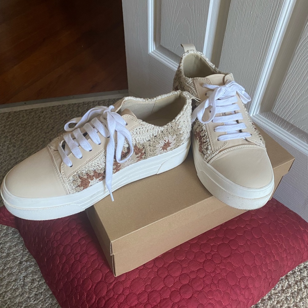 Lucky Brand Women’s Cambree Vanilla Multi Ashbury Crochet Sneaker 9